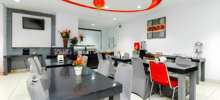 红多兹酒店-美娜多城广场(RedDoorz Near Manado Town Square)图片