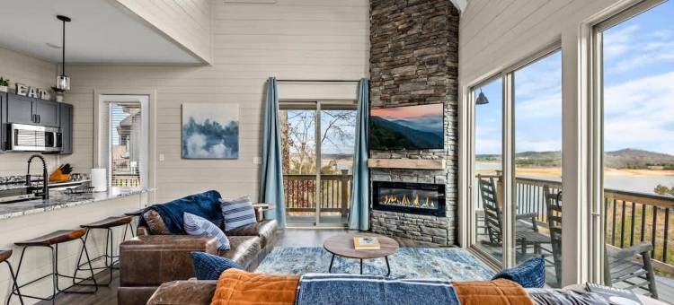 新湖景 室内泳池 可住14人 热水浴缸(NEW Lake View Indoor Pool Sleeps 14 Hot Tub)图片