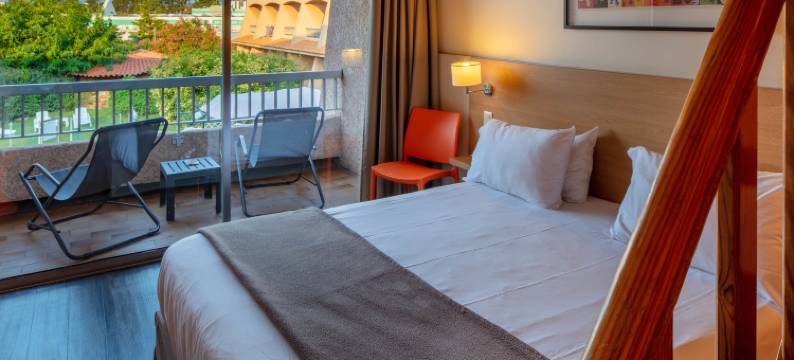 土伦瓦莱特诺米斯(Noemys Toulon la Valette - Hotel Restaurant Avec Piscine)图片