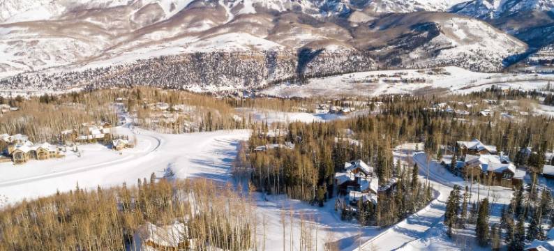 雪堆小屋由Avantstay提供的令人叹为观止的家与优质滑雪通道(Snowdrift Cabin by AvantStay Breathtaking Home w Prime Ski Access)图片