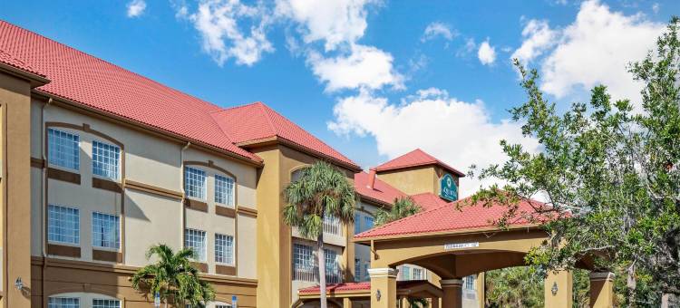 迈尔斯堡I-75 拉昆塔温德姆套房酒店旅店(La Quinta Inn and Suites Fort Myers I-75)图片