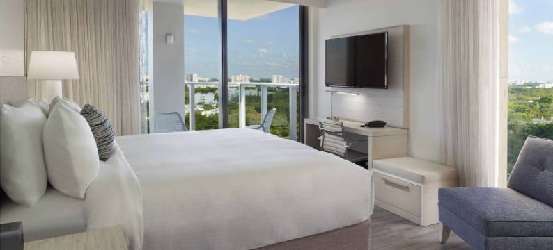 迈阿密科科纳特格罗夫万怡酒店(Courtyard by Marriott Miami Coconut Grove)图片