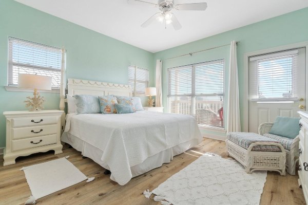 C'Est la VIE Hotel Overview