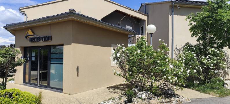 雷希德拉之家酒店(Appart'Hotel Residella House Room & Kitchen Avignon le Pontet)图片