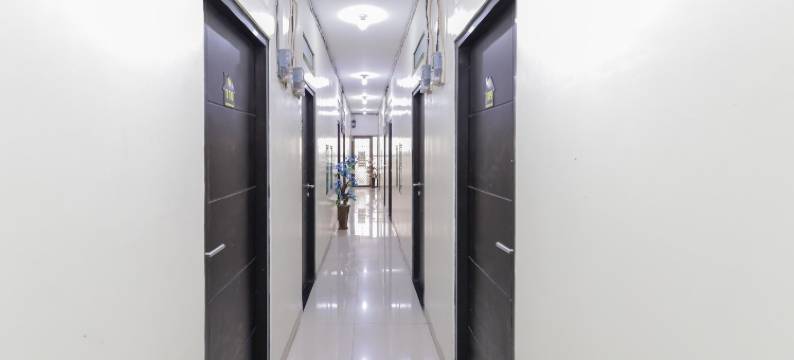 瑞德多兹普拉斯酒店 @ K23 朗库特马达雅(RedDoorz at K23 Rungkut Madya)图片