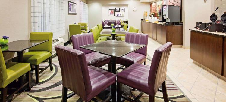 奥什科什拉昆塔温德姆酒店(La Quinta Inn by Wyndham Oshkosh)图片