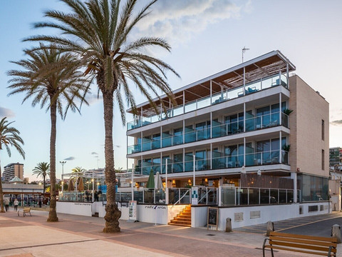 梅拉基海滩酒店