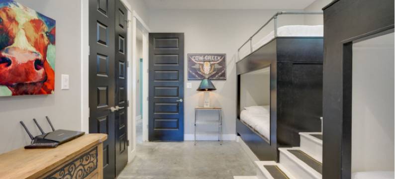 The Liney Moon图片