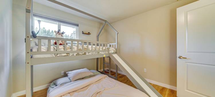 湖滨宝石：埃弗里特带阳台、火坑和院子(Lakefront Gem: Balcony, Fire Pit & Yard in Everett)图片