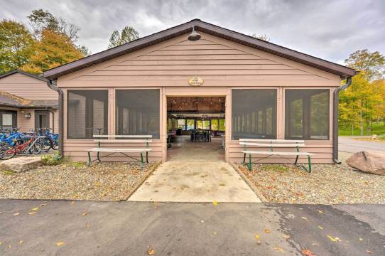 靠近公园和钓鱼地的卡索波利斯小木屋(Cassopolis Cabin Close to Parks and Fishing!)