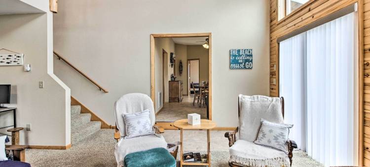 湖滨莫特利之家，带私人码头和火坑！(Lakefront Motley Home w/ Private Dock & Fire Pit!)图片