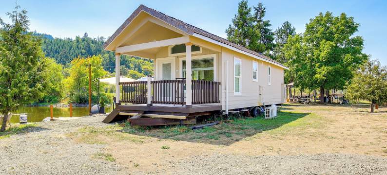 俄勒冈南部小屋：带火坑和私人池塘！(Private Pond and Dock! Cozy Cabin in Southern Oregon)图片