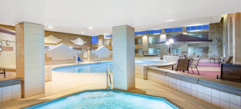 格兰德城区华美达酒店(Ramada by Wyndham Midtown Grand Island)图片