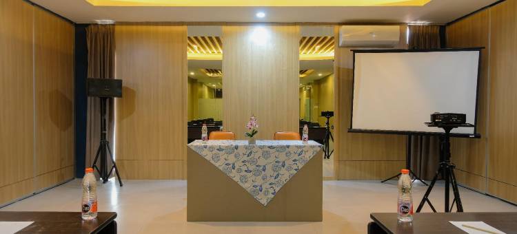 西朗林恩酒店(Lynn Hotel Serang)图片