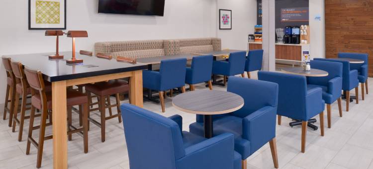 Holiday Inn Express 威克瑟姆(Holiday Inn Express WIXOM by IHG)图片