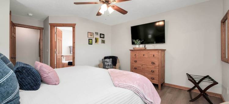 布兰森湖滨小屋：距离布兰森大道6英里！(6 Mi to Branson Strip! Lakefront Home with Fireplace)图片