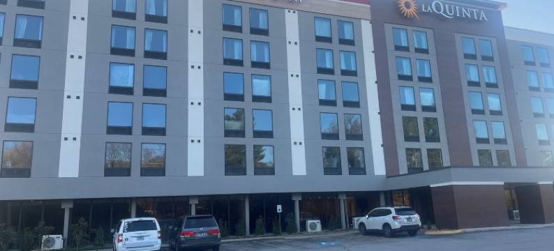 纳什维尔机场奥普里兰拉昆塔温德姆套房酒店(La Quinta Inn & Suites by Wyndham Nashville Airport/Opryland)图片