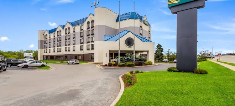密尔沃基机场品质套房酒店(Quality Suites Milwaukee Airport)图片