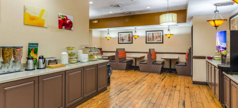 拉福德-西布莱克斯堡I-81品质酒店(Quality Inn Radford-West Blacksburg I-81)图片