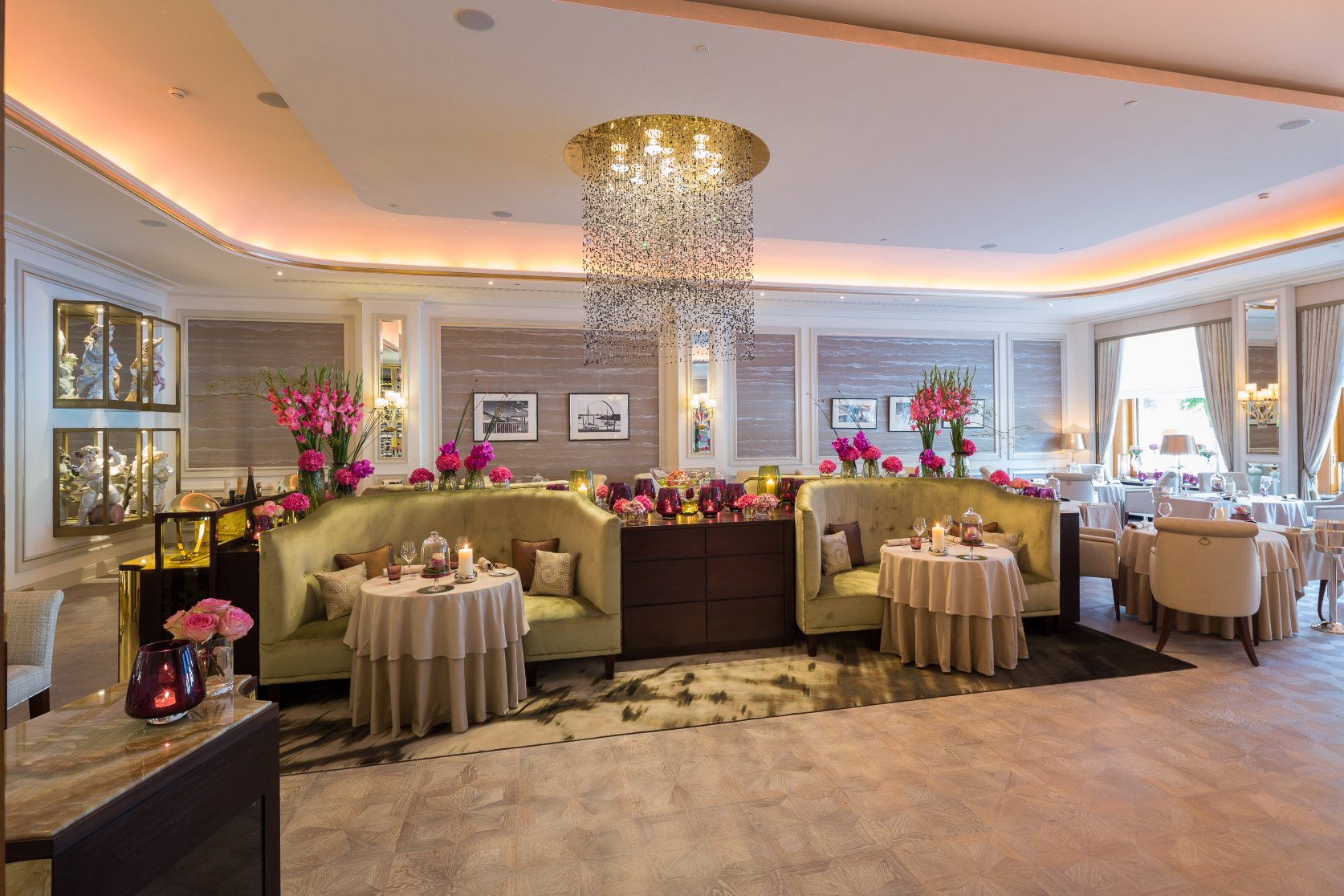 Fairmont Hotel Vier Jahreszeiten Hotel Overview