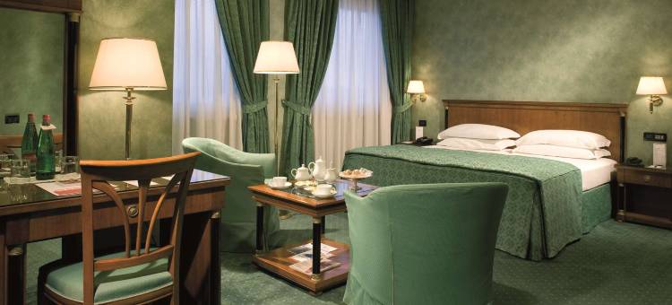 那不勒斯市中心华美达酒店(Ramada by Wyndham Naples)图片