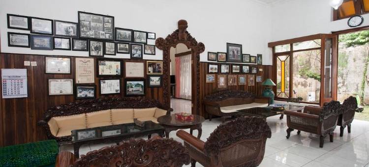 红多兹酒店-近布劳加亚大学(RedDoorz Near Brawijaya University)图片