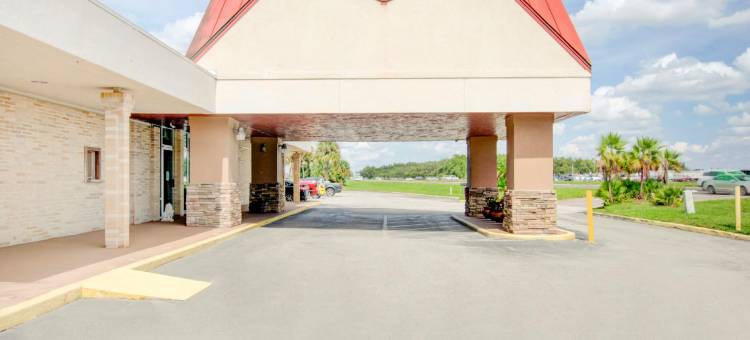 OYO邓迪水晶湖酒店(OYO Hotel Dundee by Crystal Lake)图片