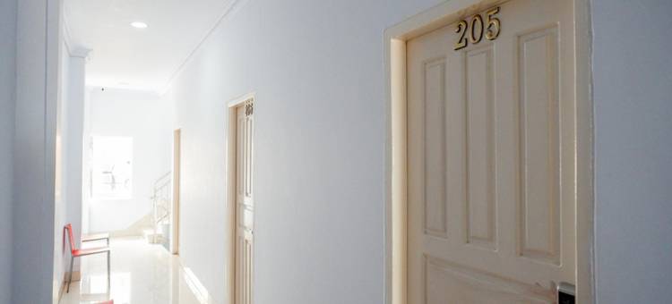 红多兹@布拉沃潘泰卡玛利巴务巴务酒店(RedDoorz @ Hotel Bravo Pantai Kamali Bau Bau)图片