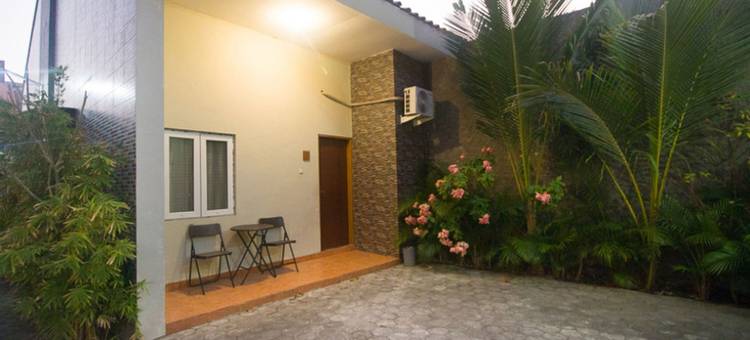 RedDoorz Plus Syariah酒店靠近三邦市政广场(RedDoorz Plus Syariah Near Alun Alun Sampang)图片