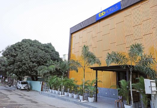 FabHotel Yellow Courtyard Hotel Overview