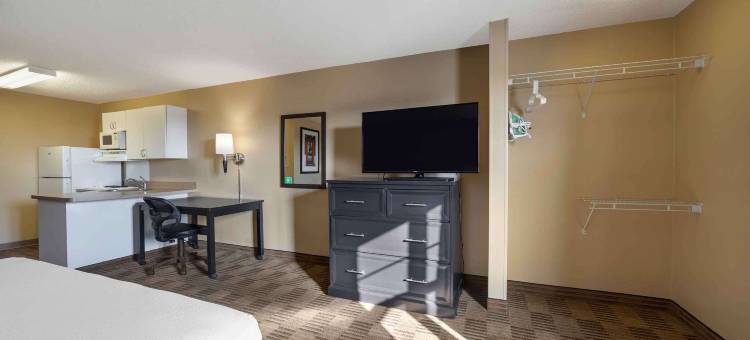 郊区开间(Suburban Studios)图片