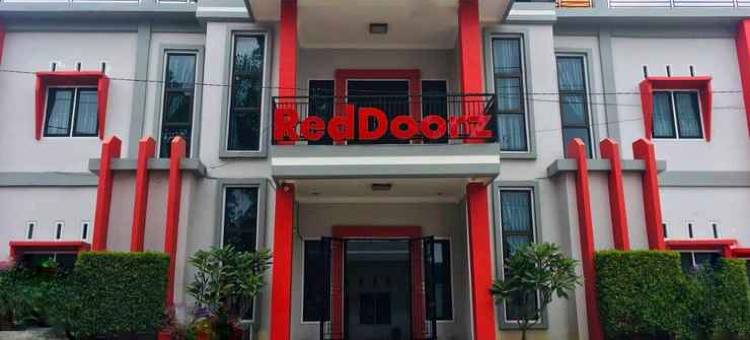 瑞德多兹酒店 - 近占碑苏丹塔哈机场(RedDoorz Syariah Near Sultan Thaha Airport Jambi)图片