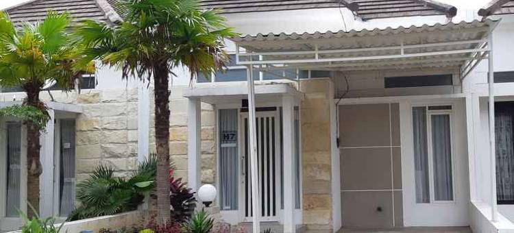 Full House 2 Br at Emerald Villa Batu H7 by Rm图片