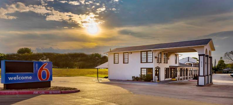 布赖恩大学城6号汽车旅馆(Motel 6 Bryan, TX - College Station)图片