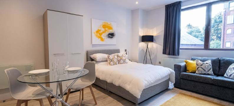 时尚的斯泰茵斯希斯罗南公寓(Stylish Staines Apartments Heathrow South)图片