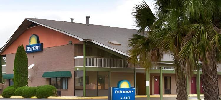 哥伦比亚东北杰克逊堡戴斯酒店(Days Inn by Wyndham Columbia NE Fort Jackson)图片