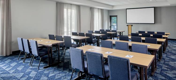 亚特兰大东北德卢斯舒格洛夫万豪万怡酒店(Courtyard Atlanta NE/Duluth Sugarloaf)图片