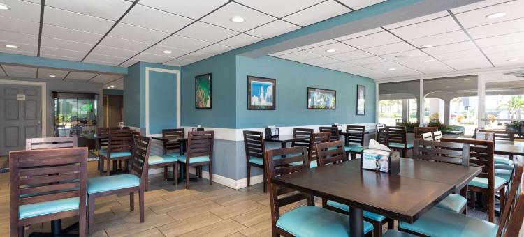 卡纳维拉尔港可可比奇海滩拉昆塔温德姆酒店(La Quinta Inn by Wyndham Cocoa Beach-Port Canaveral)图片