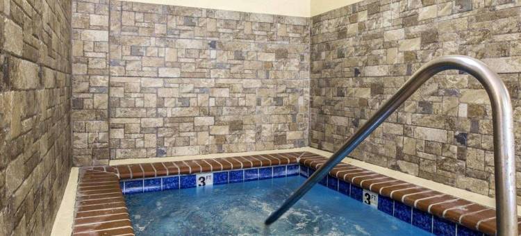 舒适酒店及套房罗杰斯维尔(Comfort Inn & Suites)图片