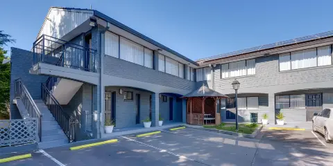 卡頓巴鎮中心汽車旅館