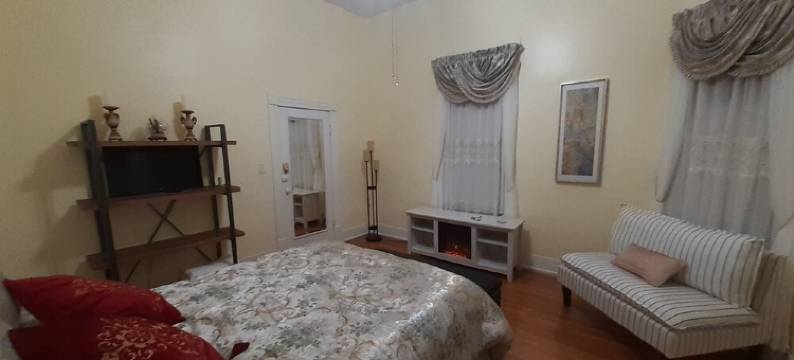 Nottingham Turret Rm w Queen Bed, Near UVaWise & Main St,  Private Detached Bath图片