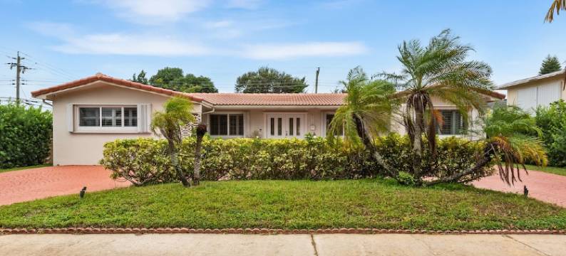 Centrally Located 4BD Oasis w/ Pool & Movie Patio图片