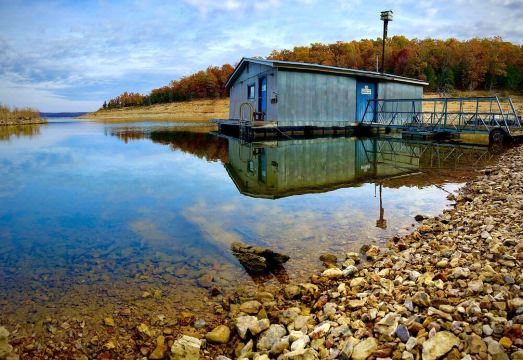 Cozy lake cottage close to everything Bull Shoals has to offer!Hotel Overview