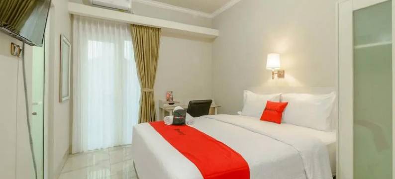 红多兹酒店-近塔曼马卡帕拉瓦恩希库特拉(RedDoorz Near Taman Makam Pahlawan Cikutra)图片