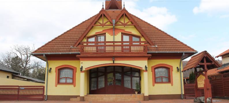 努斯巴姆潘西欧酒店(Nussbaum Panzió)图片