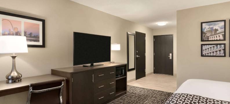 圣路易斯66号公路拉昆塔温德姆套房酒店(La Quinta Inn & Suites by Wyndham St Louis Route 66)图片