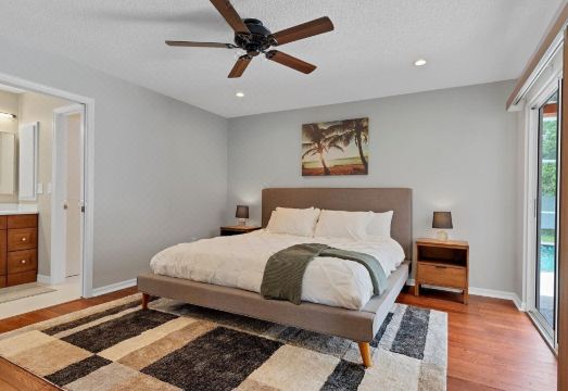 7483 Ebro Hotel Overview