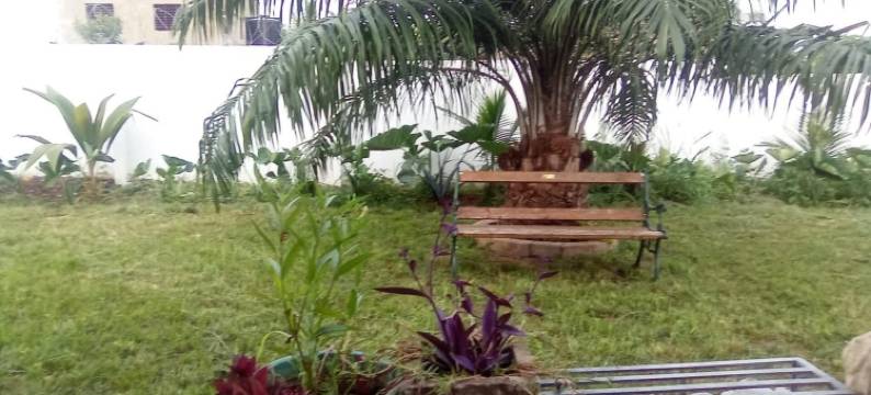 3卧别墅-私人花园-街外停车-空调(Sleep6-PrivateGarden-OffStreetParking-AirCon Kasoa)图片