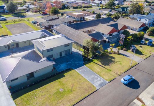 Kings on Peace Hotel Overview