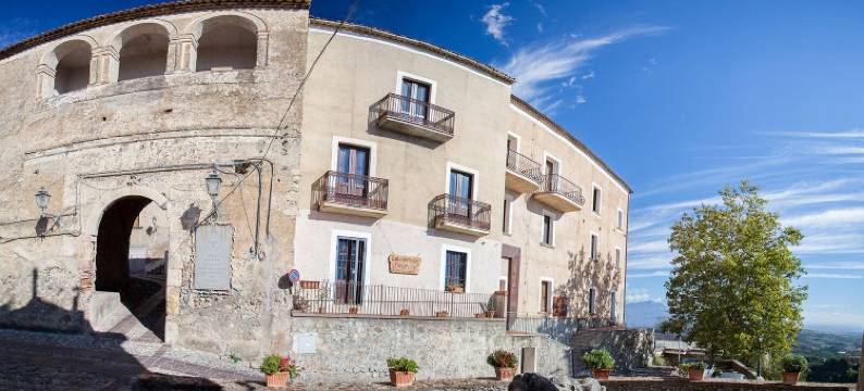 阿尔托蒙特城堡酒店(Castello di Altomonte)图片